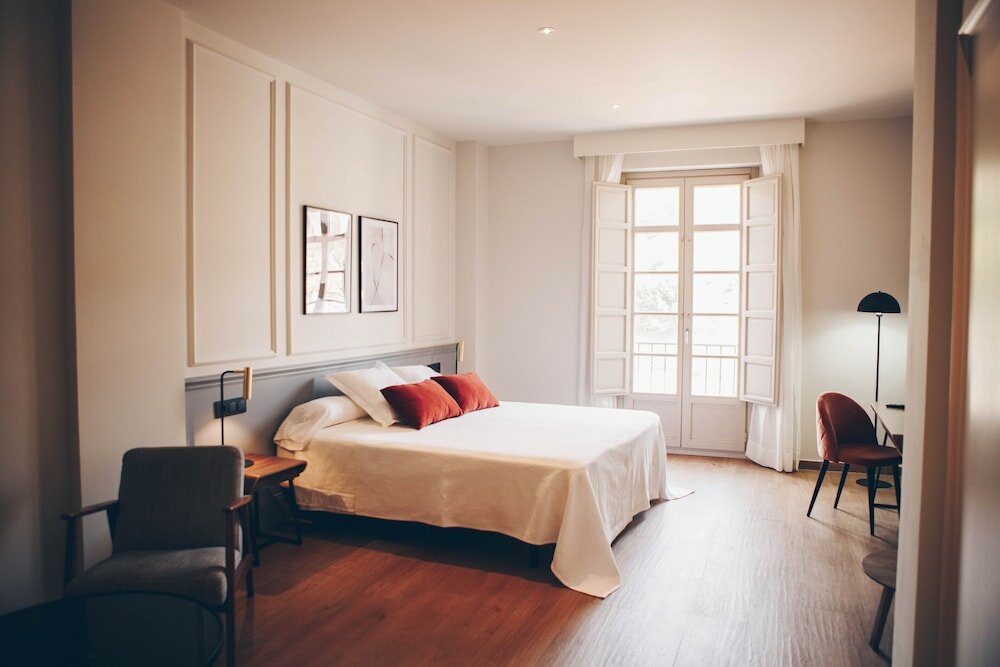 Фото Alcazaba Premium Hostel