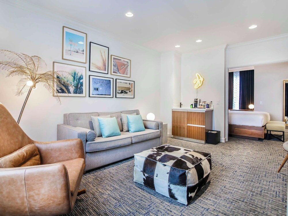 Фото Hotel Belmont Vancouver MGallery