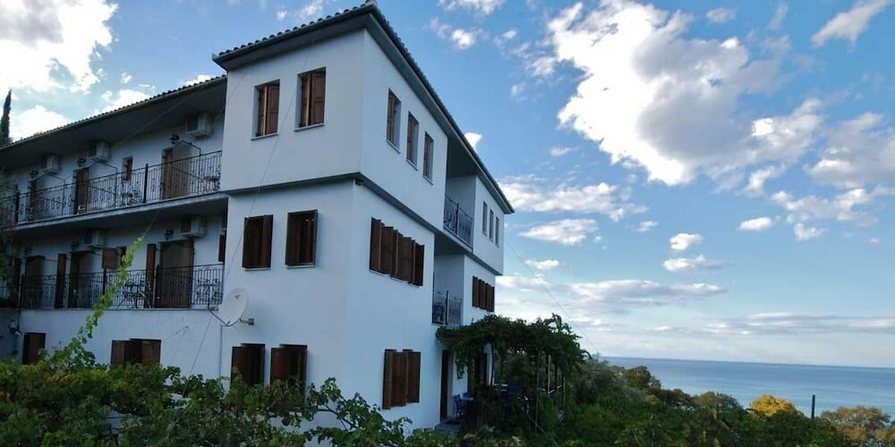 Фото Hotel Agnadi-Horefto