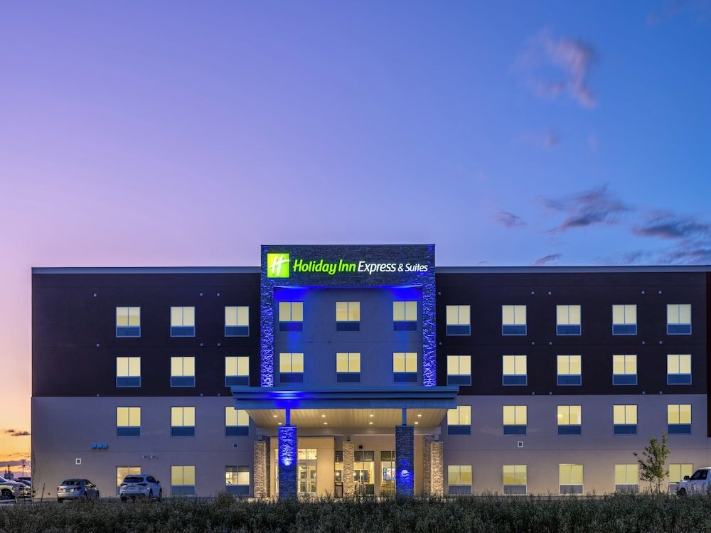Фото Holiday Inn Express And Suites Watertown, an Ihg Hotel