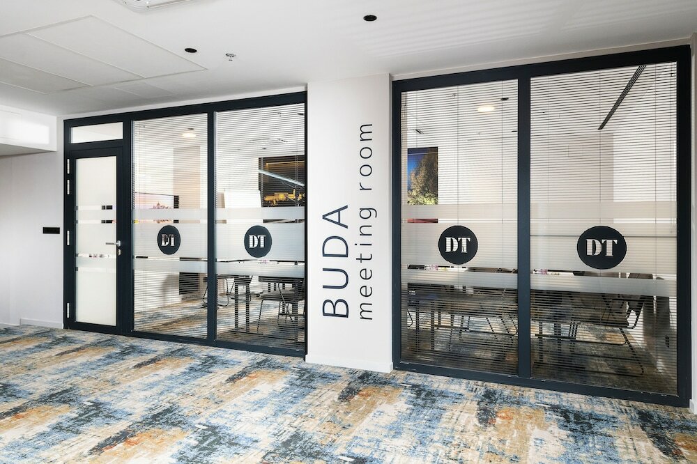 Фото Three Corners Downtown Hotel