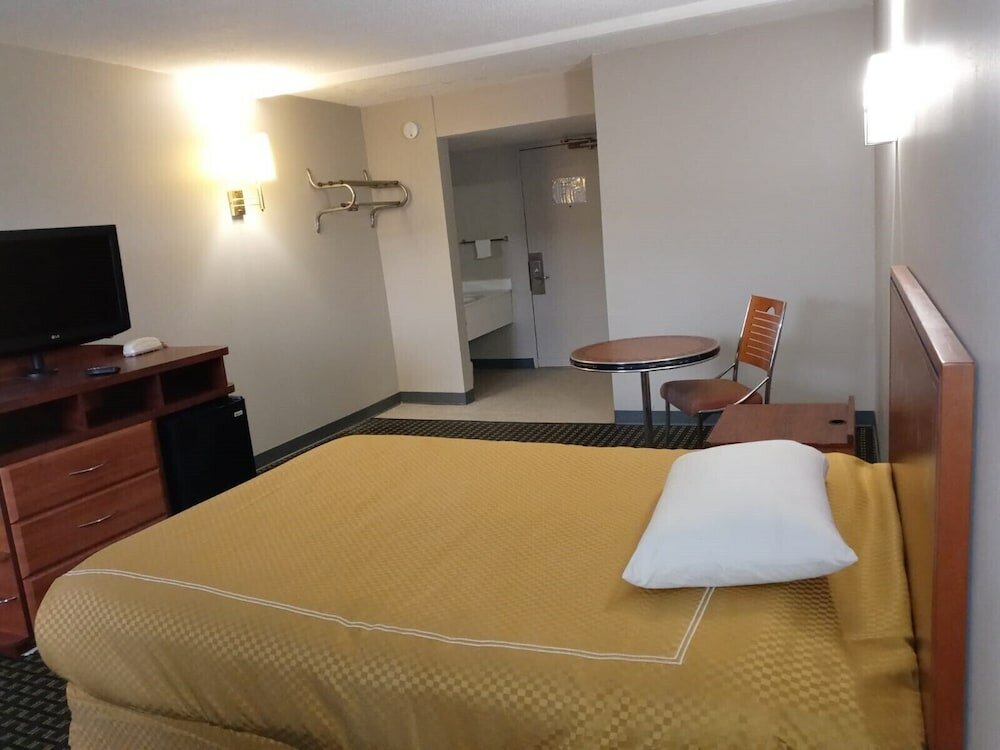 Фото Peachtree Inn & suites