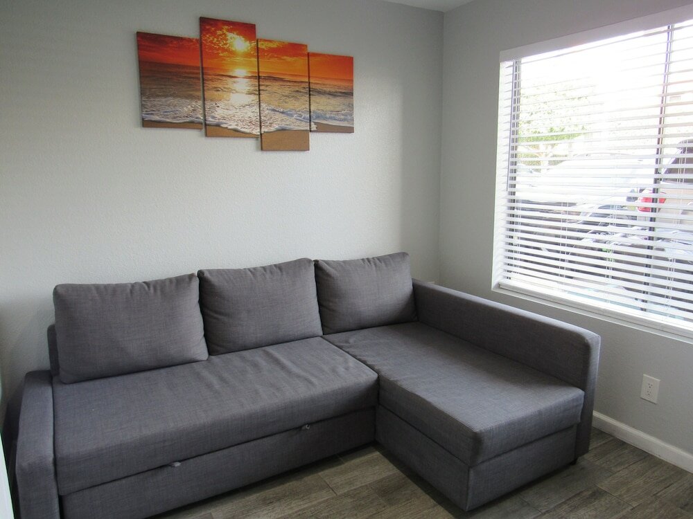 Фото Capri Suites Anaheim