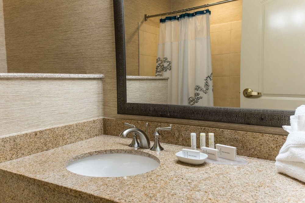 Фото Courtyard by Marriott Charleston Mount Pleasant