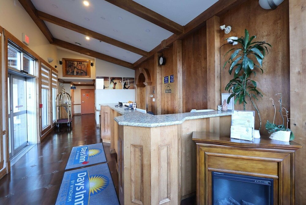 Фото Days Inn by Wyndham Surrey