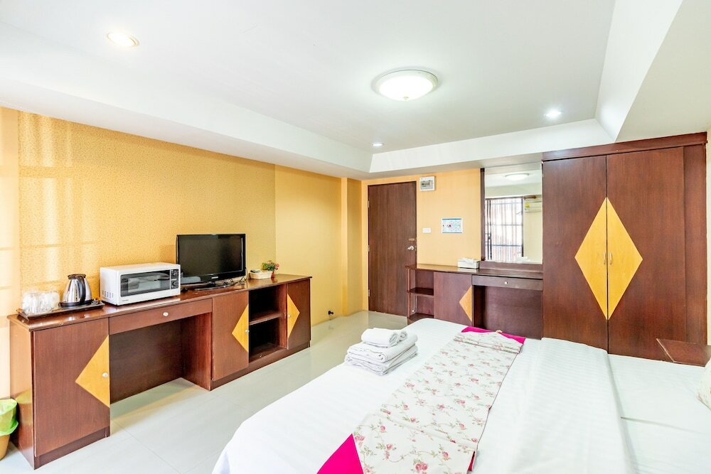 Фото Grannylla Residence Charoenkrung