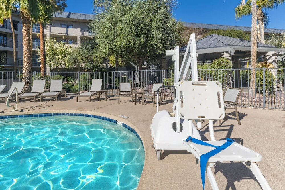 Фото Holiday Inn & Suites Phoenix Airport North, an Ihg Hotel