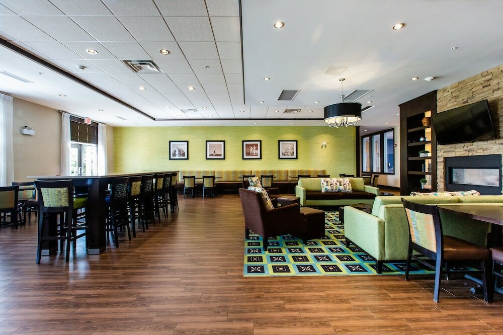 Фото Holiday Inn Express & Suites Spruce Grove - Stony Plain, an Ihg Hotel