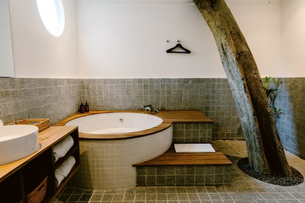 Фото Brown Feather Hotel