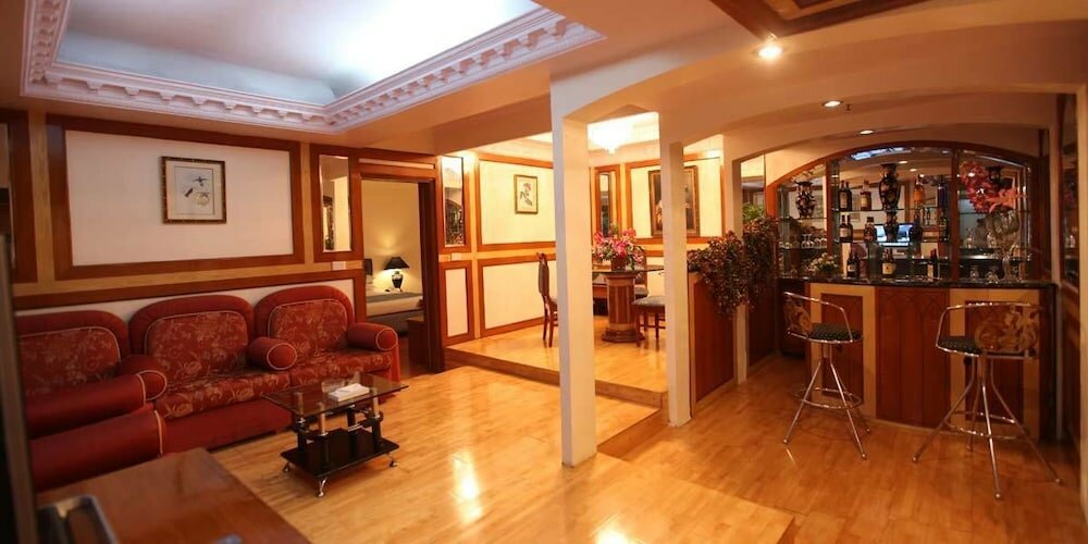 Фото The Capitol Hotel