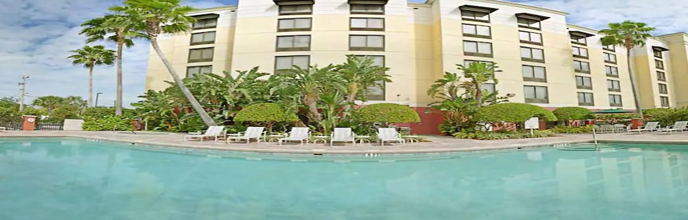 Фото SpringHill Suites by Marriott Tampa Westshore Airport