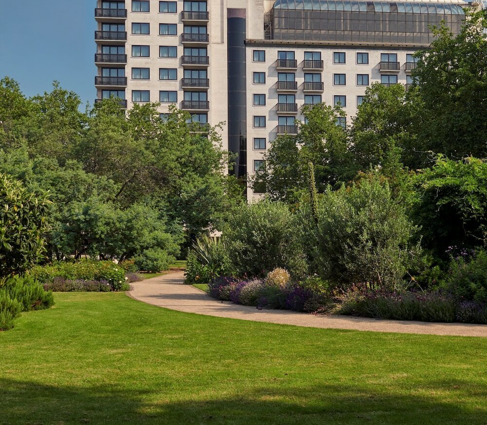 Фото Jumeirah Carlton Tower