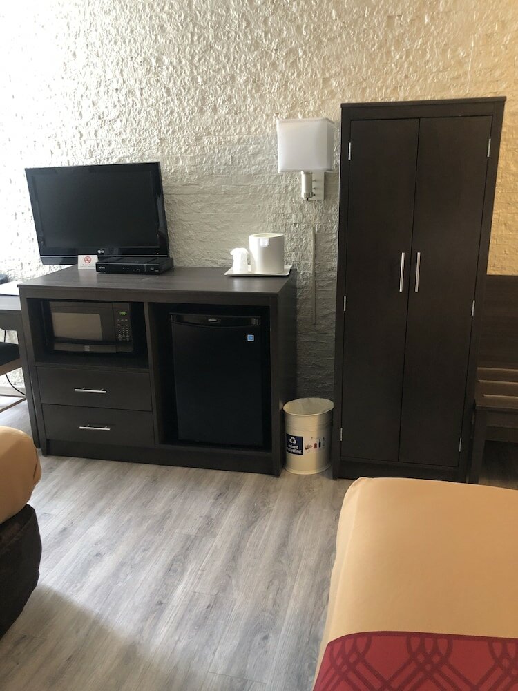 Фото Econo Lodge Metro