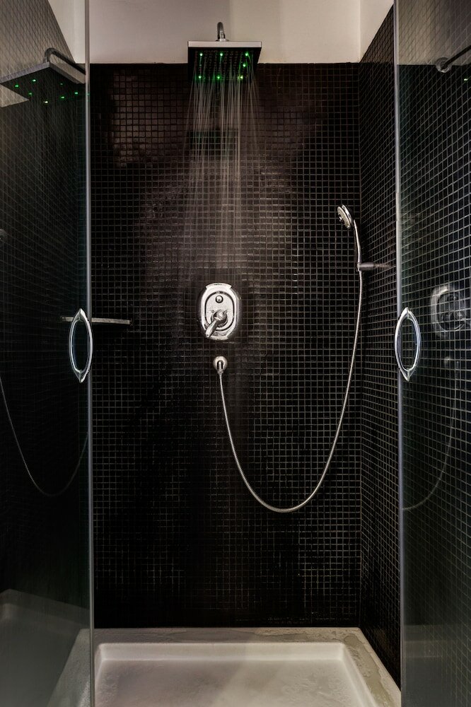 Фото Little Rhome Suites