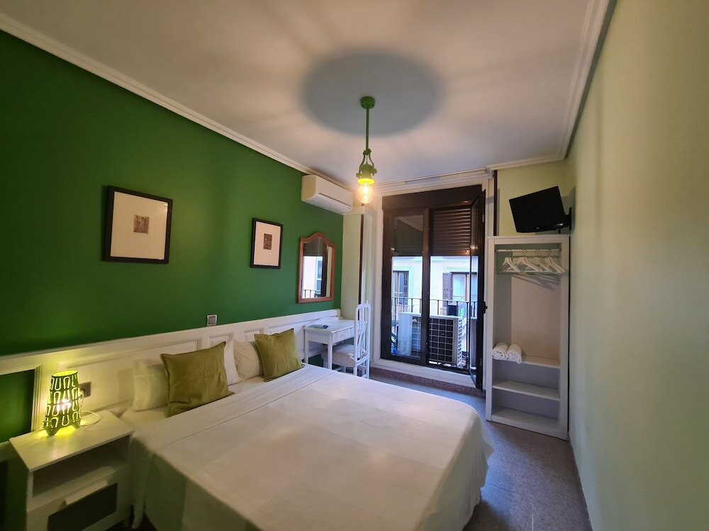 Фото C. H. Chelo