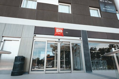 Внешний вид отеля Ibis Pilar в Вилле Розе, фото 3