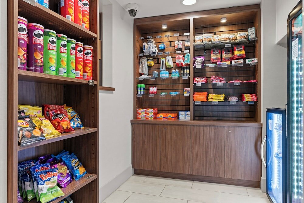 Фото Holiday Inn Express & Suites Surrey, an Ihg Hotel