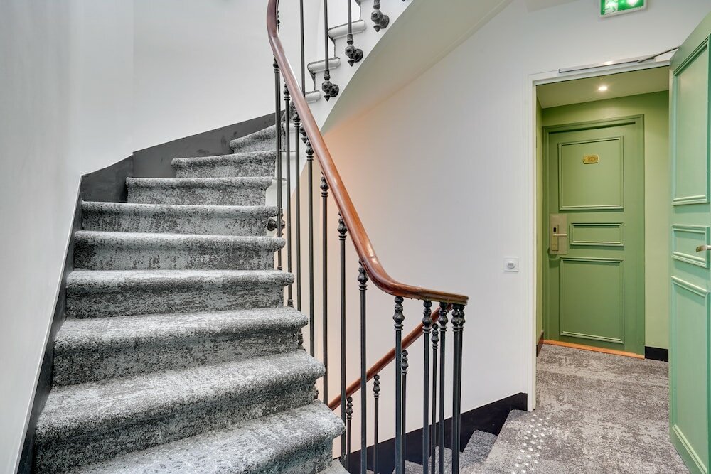 Фото Hotel B Square