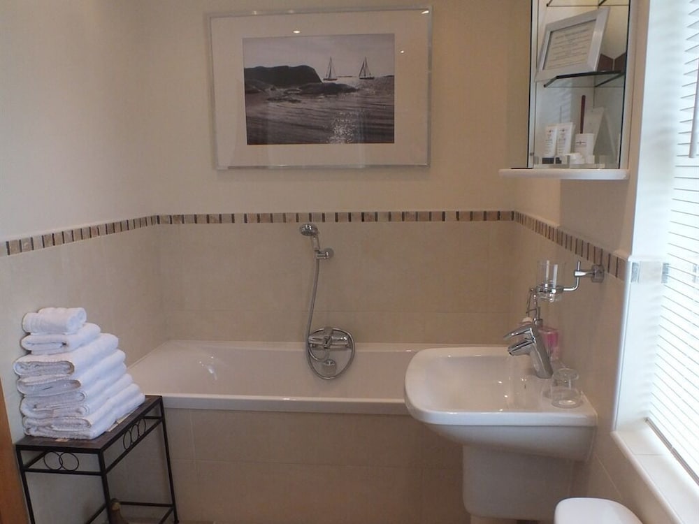 Фото Crowfield House