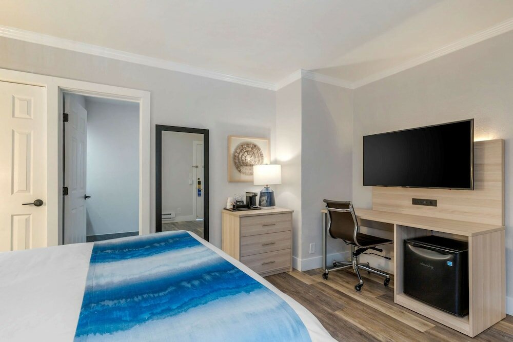 Фото Comfort Inn Carmel by The Sea