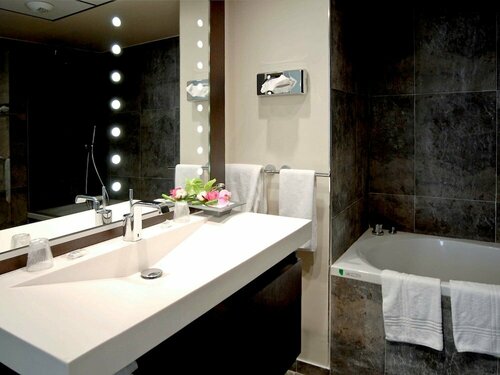 Гостиница Hôtel Mercure Abbeville Centre Porte de La Baie de Somme в Абвиле