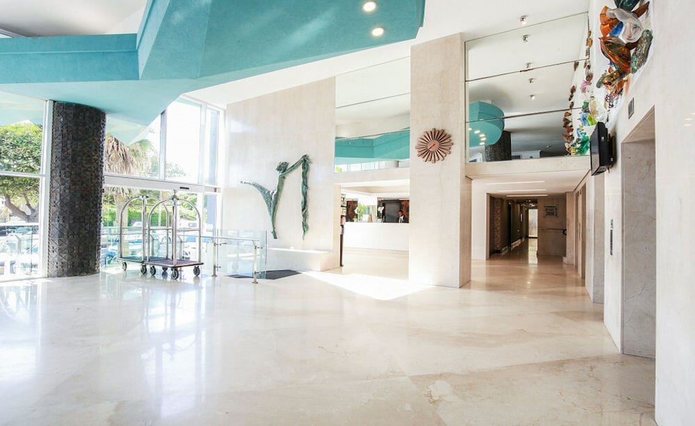 Фото The Blue Waters Hotel