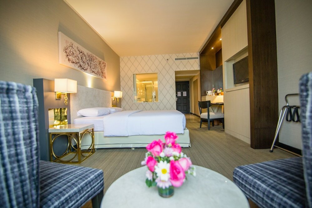 Фото Royal Benja Hotel