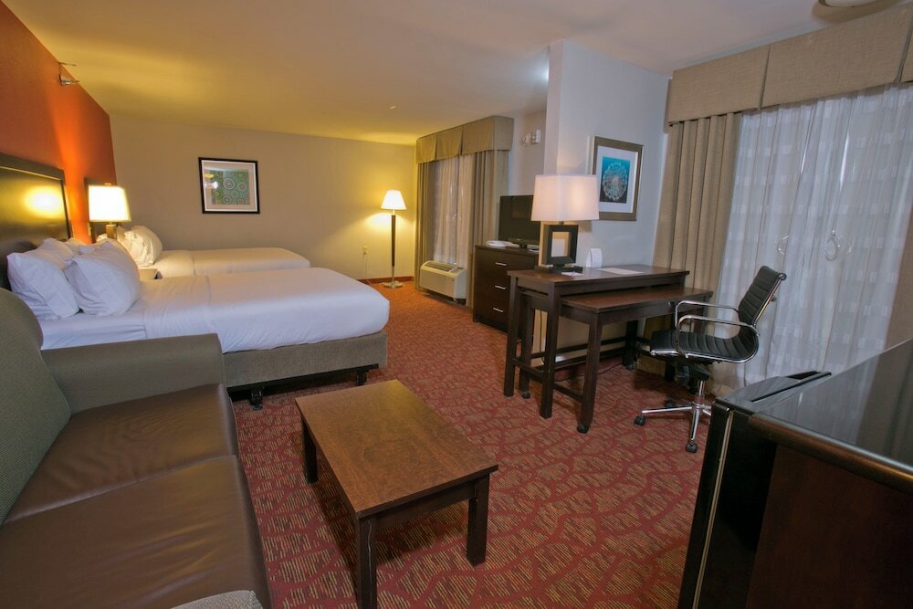 Фото Holiday Inn Express Hotel & Suites Brookhaven, an Ihg Hotel