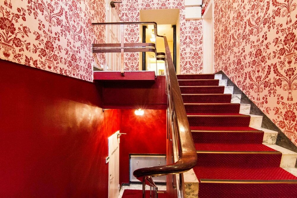 Фото Mayfair Hotel Tunneln