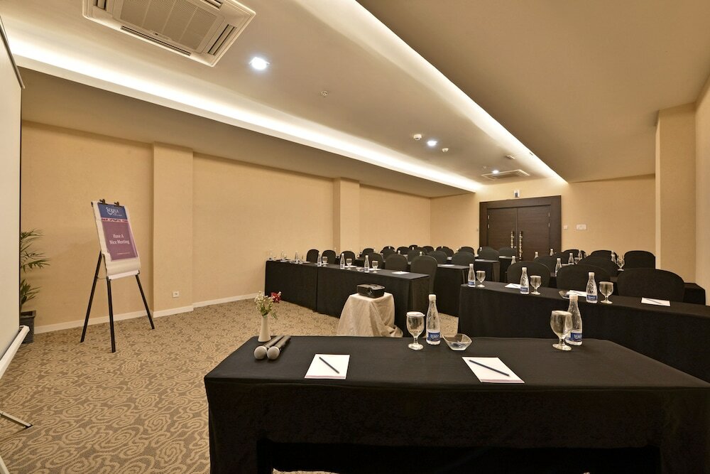 Фото Serela Cihampelas Hotel