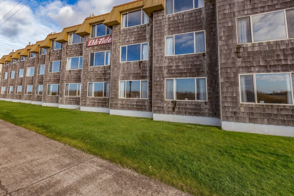 Фото Ebb Tide Oceanfront Inn