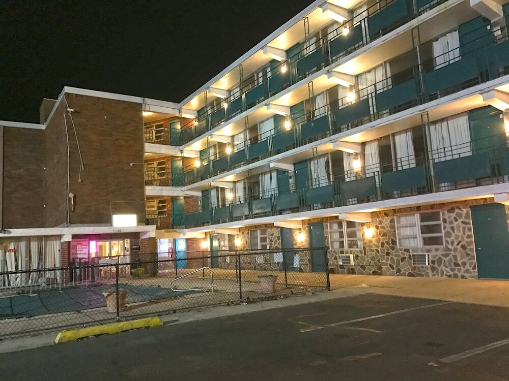 Фото Skyview Manor Motel