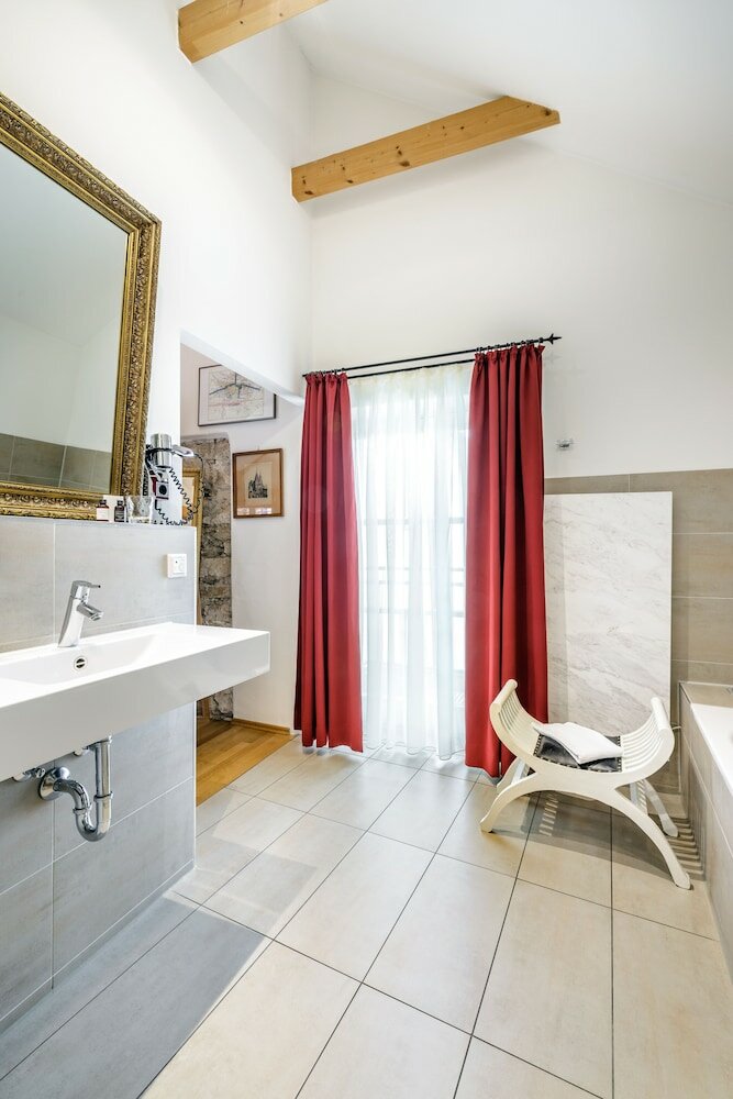 Фото Bohemian Hotel