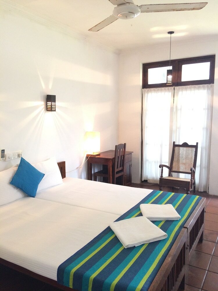 Фото Curry Bowl Restaurant & Turtles Rest