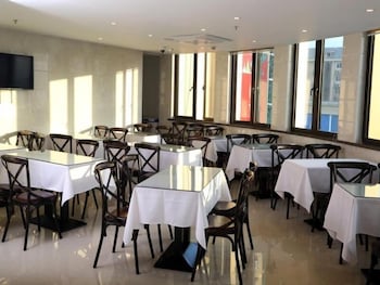 Фото GreenTree Shanghai Pudong Airport Heqing Town Huanqing Middle Road Express Hotel