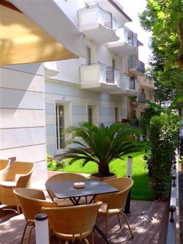 Внешний вид отеля Accademia Rimini в Римини, фото 1