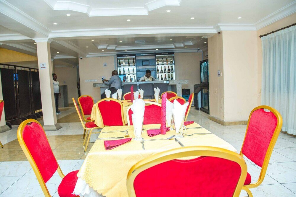 Фото Royal Crest Hotel & Suites