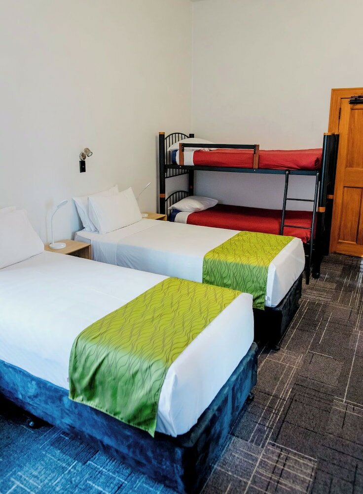 Фото The Cambridge Hotel