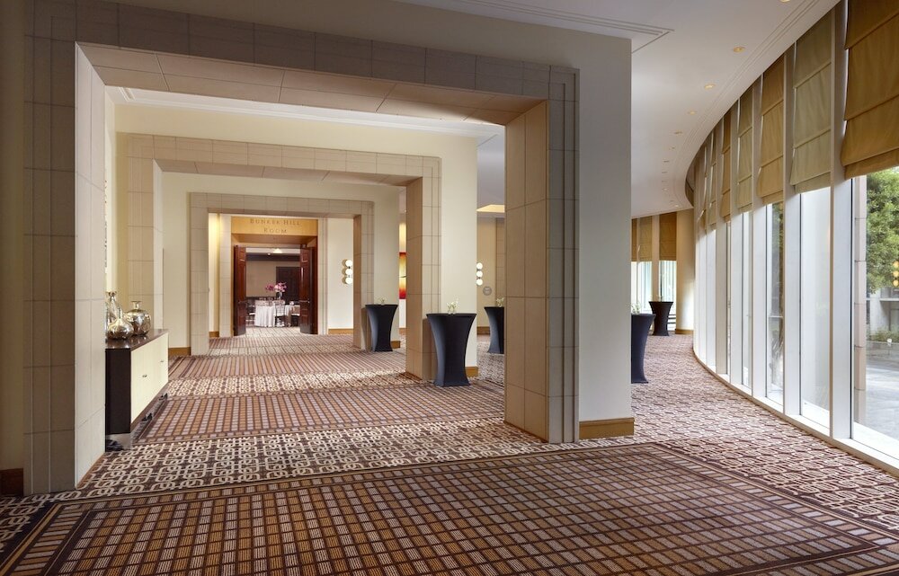 Фото Omni Los Angeles Hotel at California Plaza