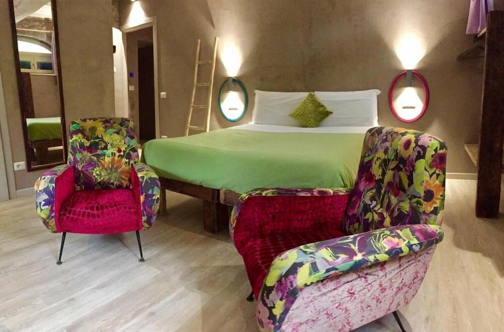 Фото Inside the wall - Santa Maria