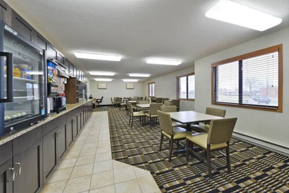 Фото Americas Best Value Inn & Suites Bismarck