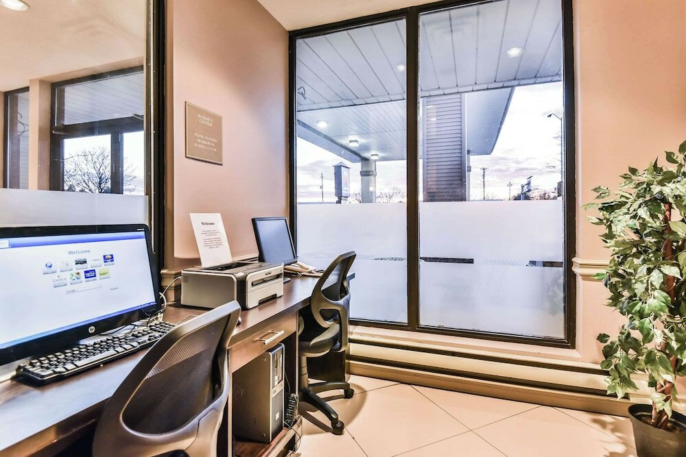 Фото Comfort Inn & Suites Ambassador Bridge