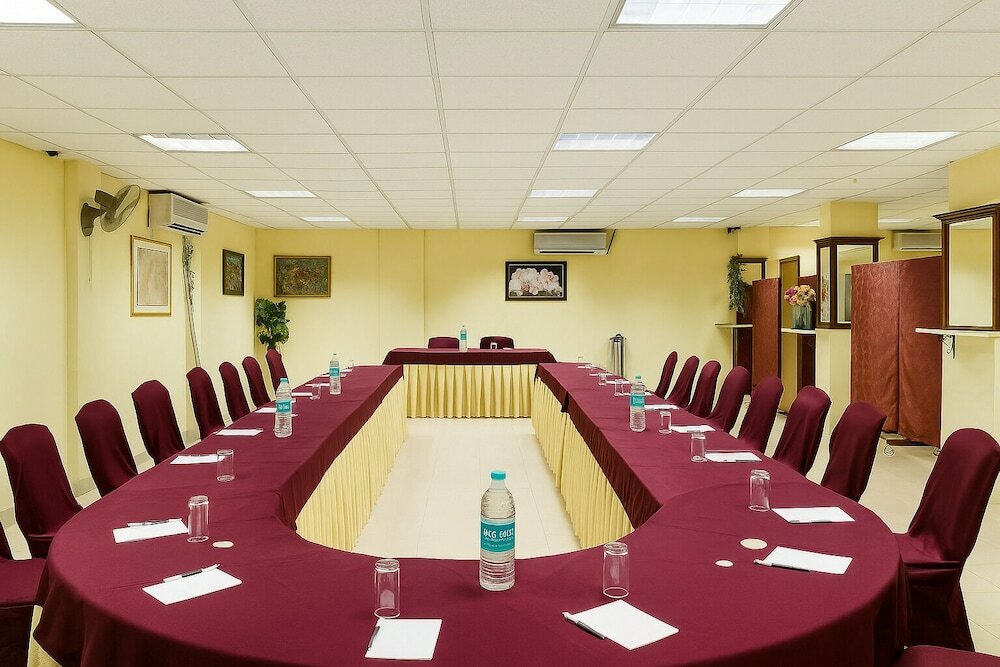 Фото Hotel Tjs Royale