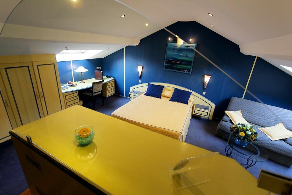 Фото Les Reflets Jaunes