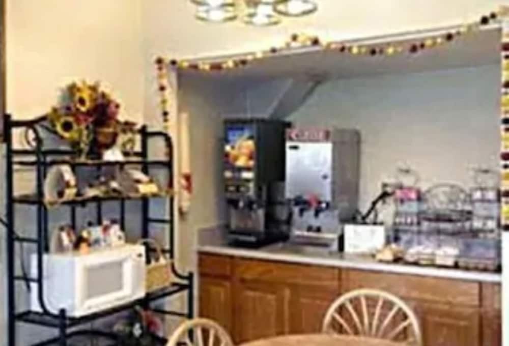 Фото Americas Best Value Inn Smithfield