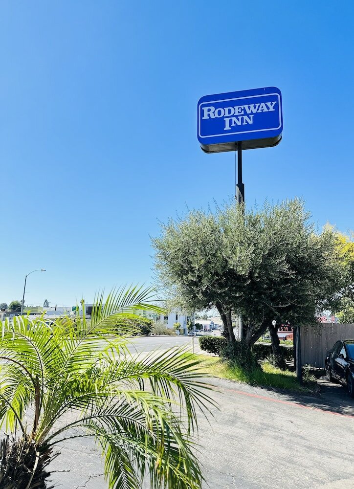 Фото Rodeway Inn Lemon Grove San Diego East