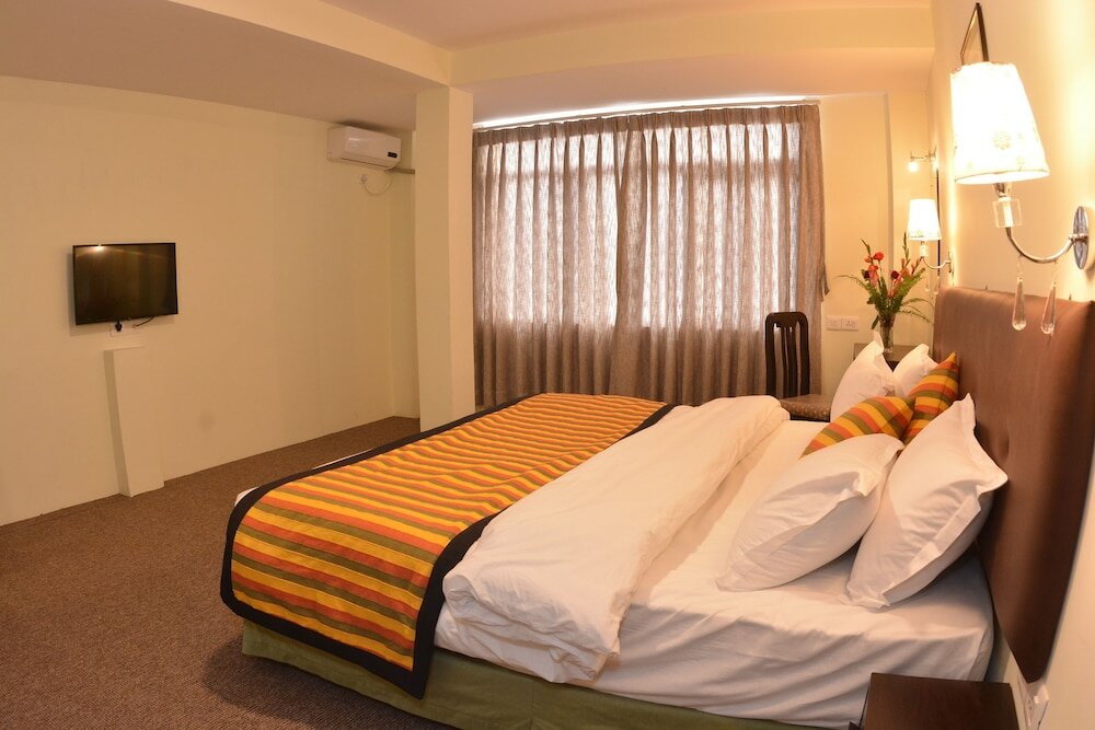 Фото Hotel Serenity
