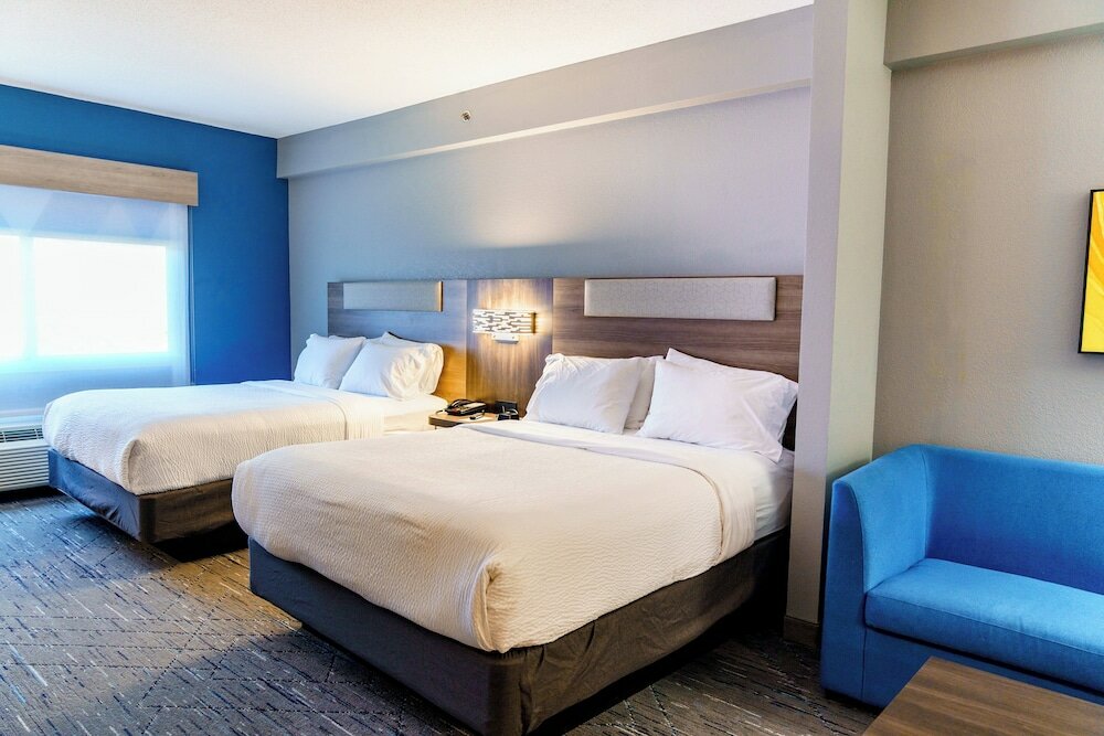 Фото Holiday Inn Express Hotel & Suites Raleigh Sw Nc State, an Ihg Hotel