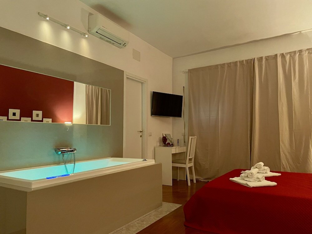 Фото Le Coq Rooms&Suite