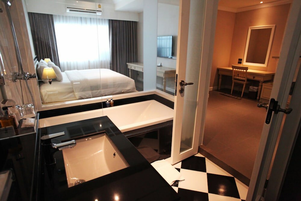 Фото The Raya Surawong Bangkok